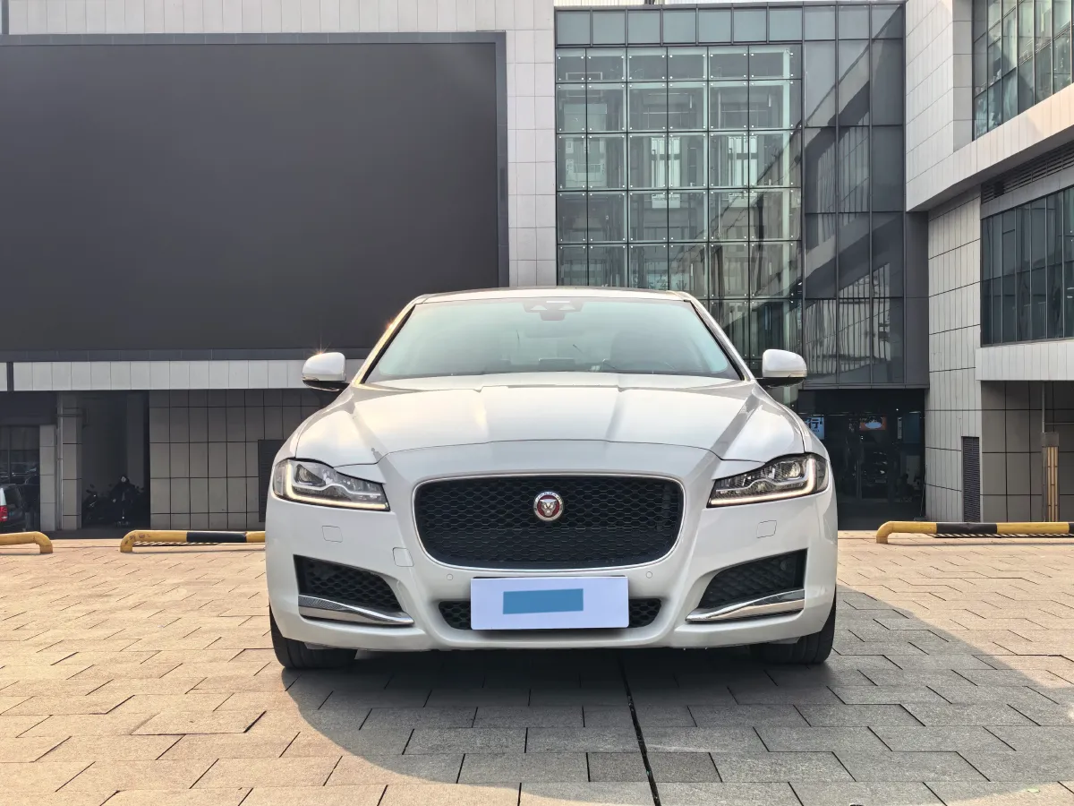 2018 Mercedes-Benz E Class 2.0T 184HP L4 9AT,autocango,china used car exporter,china ev exporter,chinese used car exporter,chinese used ev exporter