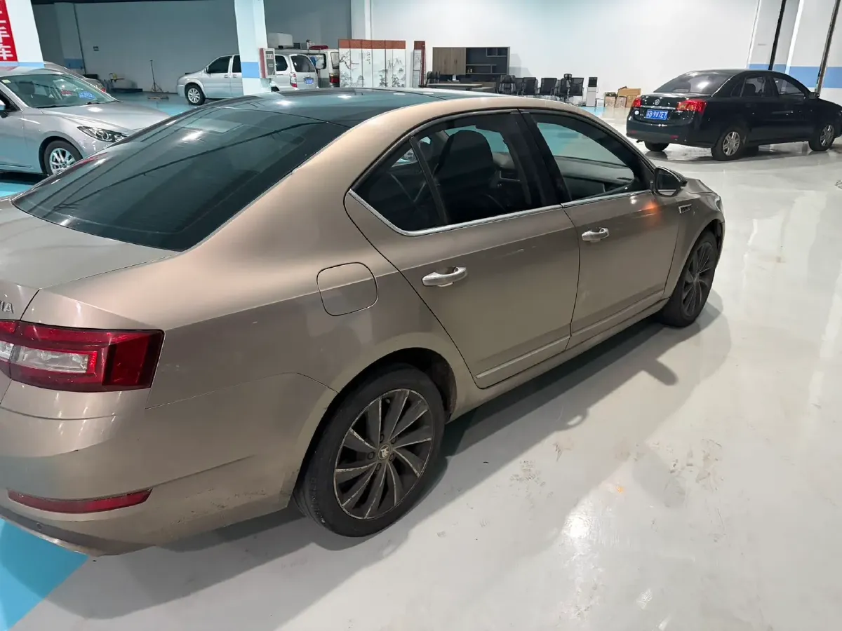 2018 Skoda Octavia 1.4T 150HP L4 7DCT,autocango,china used car exporter,china ev exporter,chinese used car exporter,chinese used ev exporter