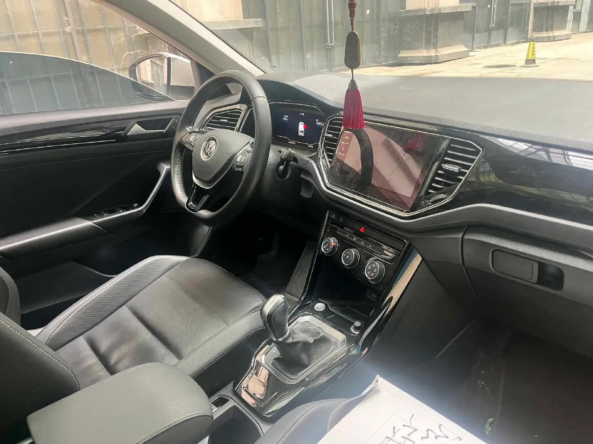 2021 Volkswagen T-Roc 1.4T 150HP L4 7DCT,autocango,china used car exporter,china ev exporter,chinese used car exporter,chinese used ev exporter