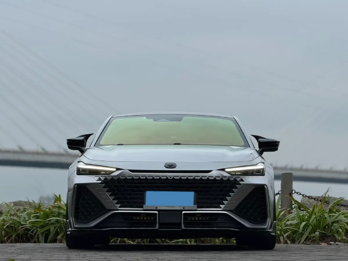 2023 ChangAn UNI-V 2.0T 233HP L4 8AT,autocango,china used car exporter,china ev exporter,chinese used car exporter,chinese used ev exporter