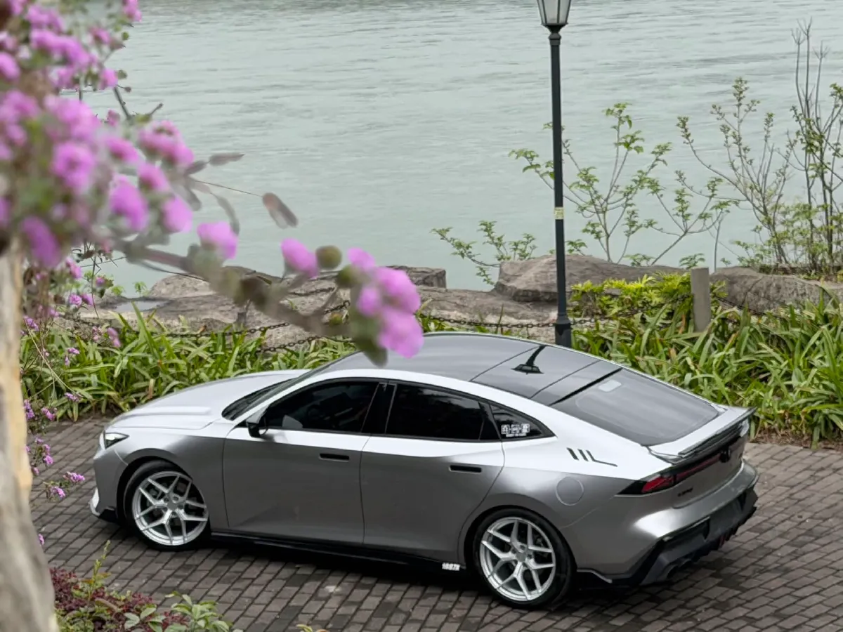 2023 ChangAn UNI-V 2.0T 233HP L4 8AT,autocango,china used car exporter,china ev exporter,chinese used car exporter,chinese used ev exporter