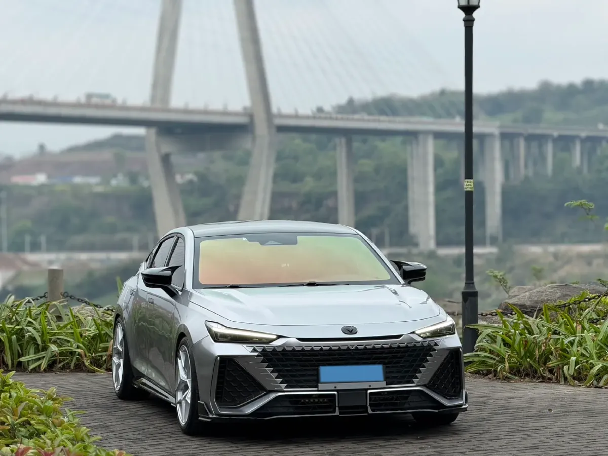 2023 ChangAn UNI-V 2.0T 233HP L4 8AT,autocango,china used car exporter,china ev exporter,chinese used car exporter,chinese used ev exporter