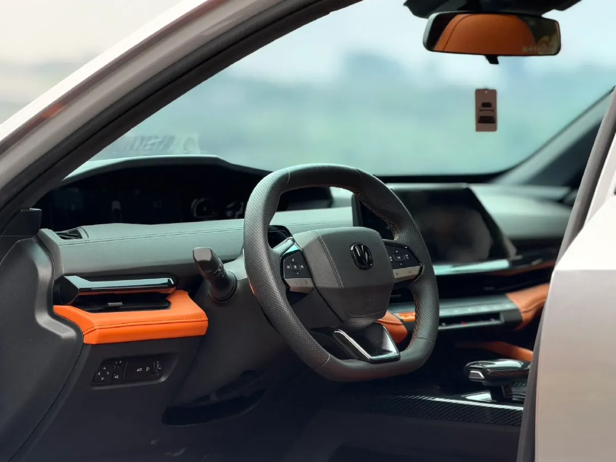 2023 ChangAn UNI-V 2.0T 233HP L4 8AT,autocango,china used car exporter,china ev exporter,chinese used car exporter,chinese used ev exporter