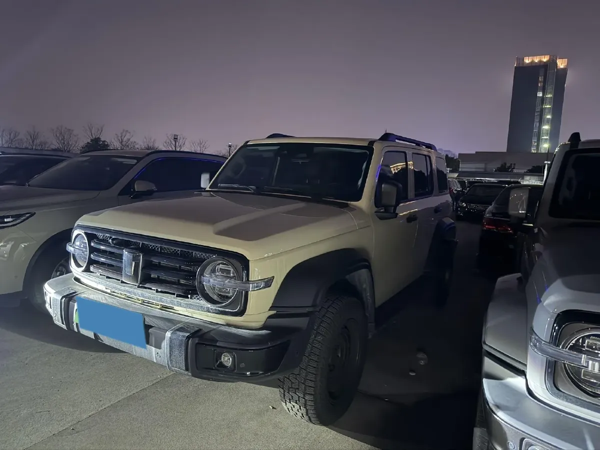 2025 Tank 300 2.0T 252HP L4 9AT PHEV,autocango,china used car exporter,china ev exporter,chinese used car exporter,chinese used ev exporter