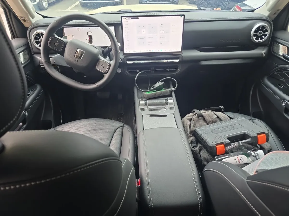 2025 Tank 300 2.0T 252HP L4 9AT PHEV,autocango,china used car exporter,china ev exporter,chinese used car exporter,chinese used ev exporter
