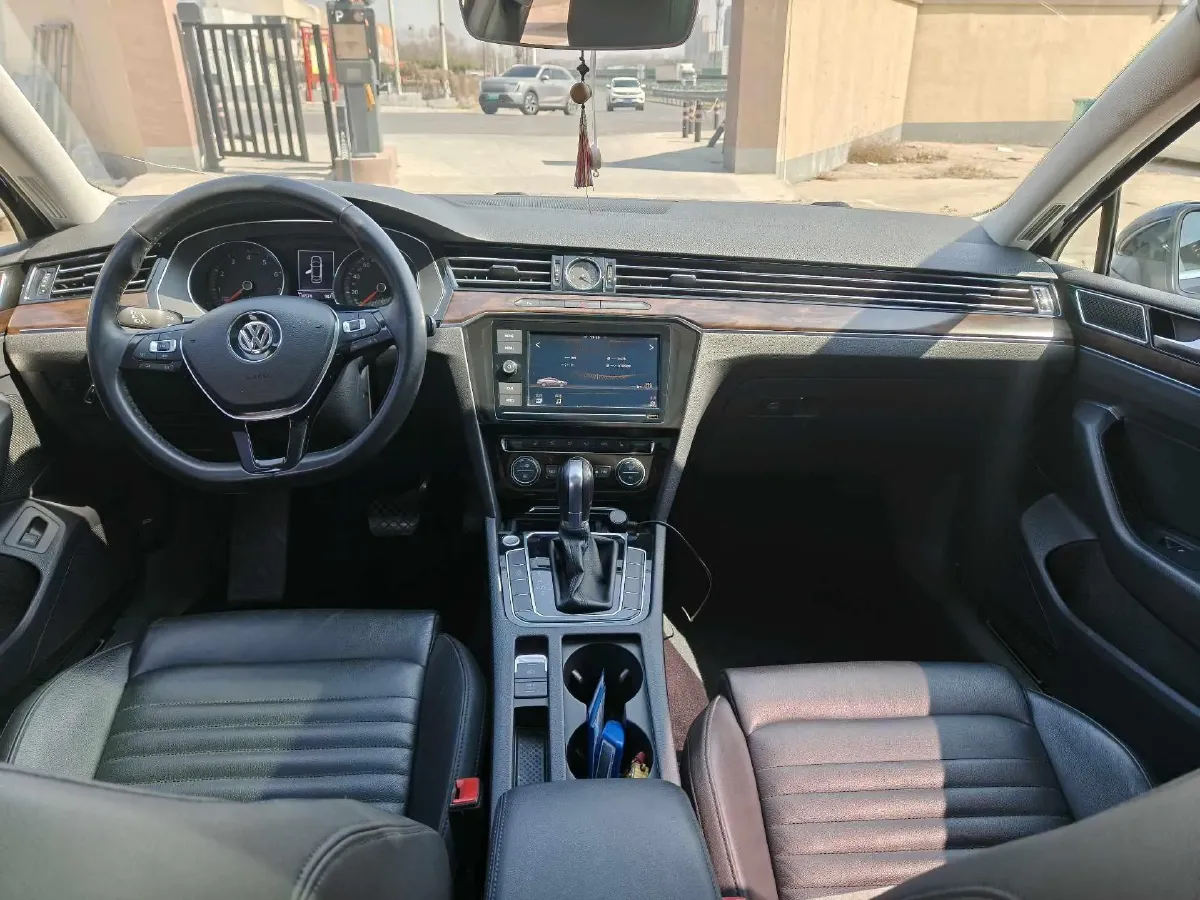 2019 Volkswagen Magotan 2.0T 186HP L4 7DCT,autocango,china used car exporter,china ev exporter,chinese used car exporter,chinese used ev exporter