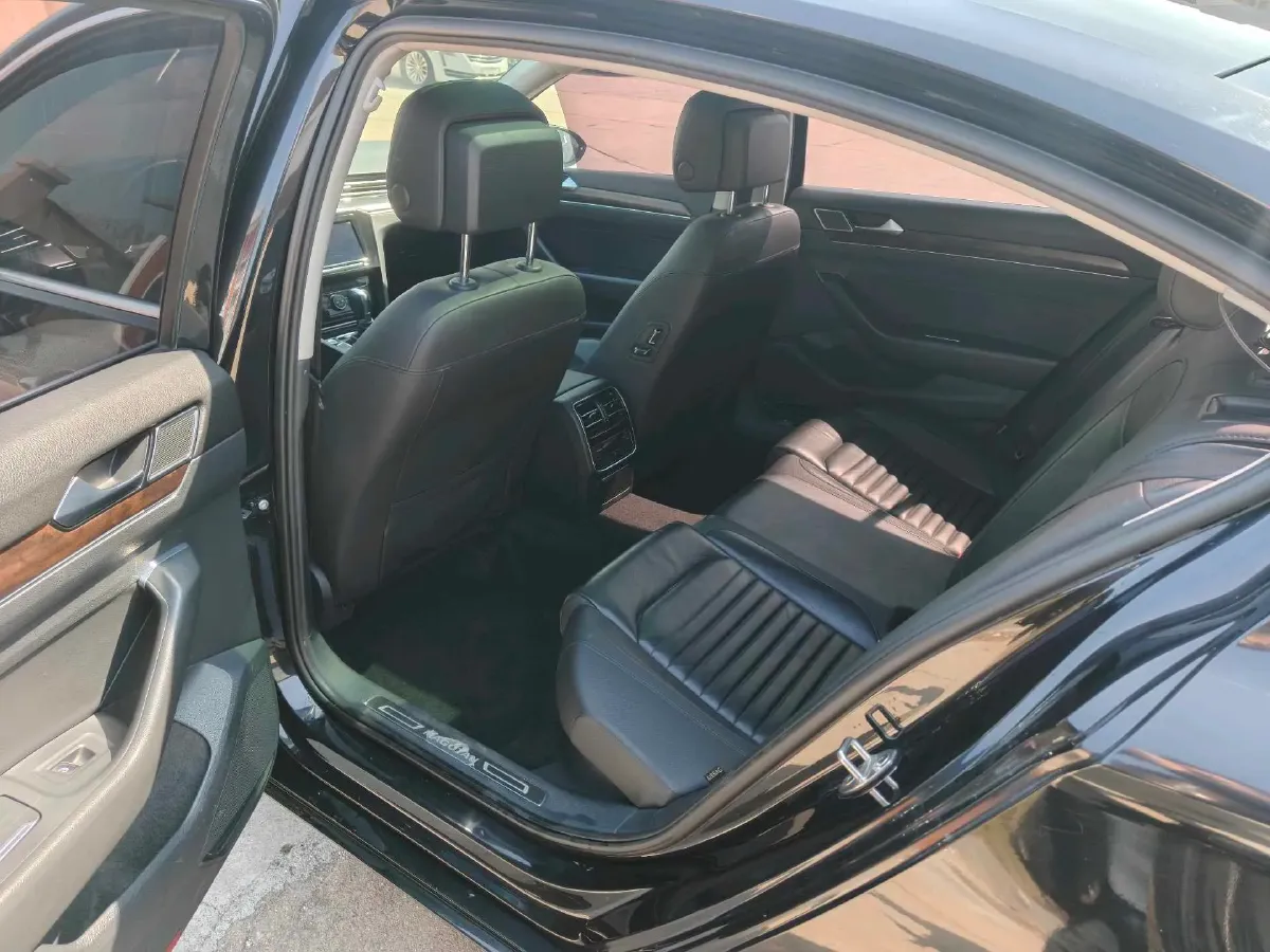 2019 Volkswagen Magotan 2.0T 186HP L4 7DCT,autocango,china used car exporter,china ev exporter,chinese used car exporter,chinese used ev exporter