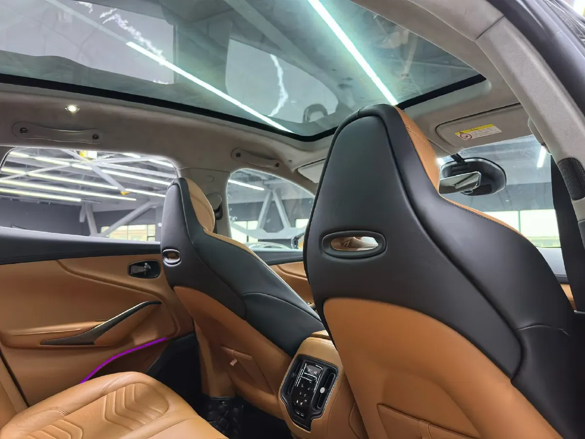 2021 Aston Martin DBX 4.0T 550HP V8 9AT,autocango,china used car exporter,china ev exporter,chinese used car exporter,chinese used ev exporter