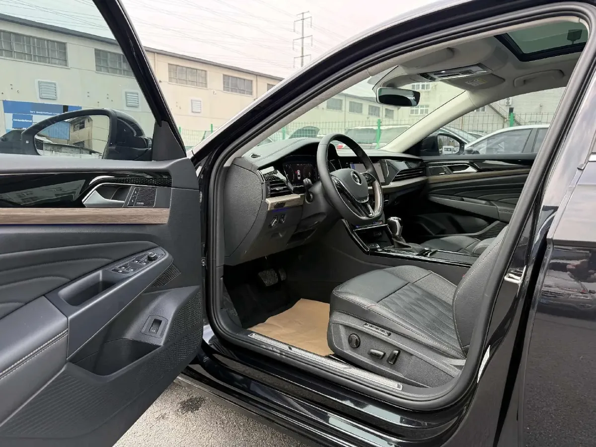 2021 Volkswagen Passat 2.0T 220HP L4 7DCT,autocango,china used car exporter,china ev exporter,chinese used car exporter,chinese used ev exporter