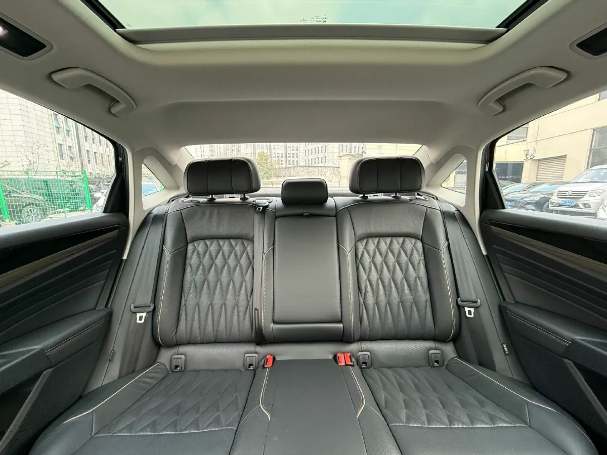 2021 Volkswagen Passat 2.0T 220HP L4 7DCT,autocango,china used car exporter,china ev exporter,chinese used car exporter,chinese used ev exporter