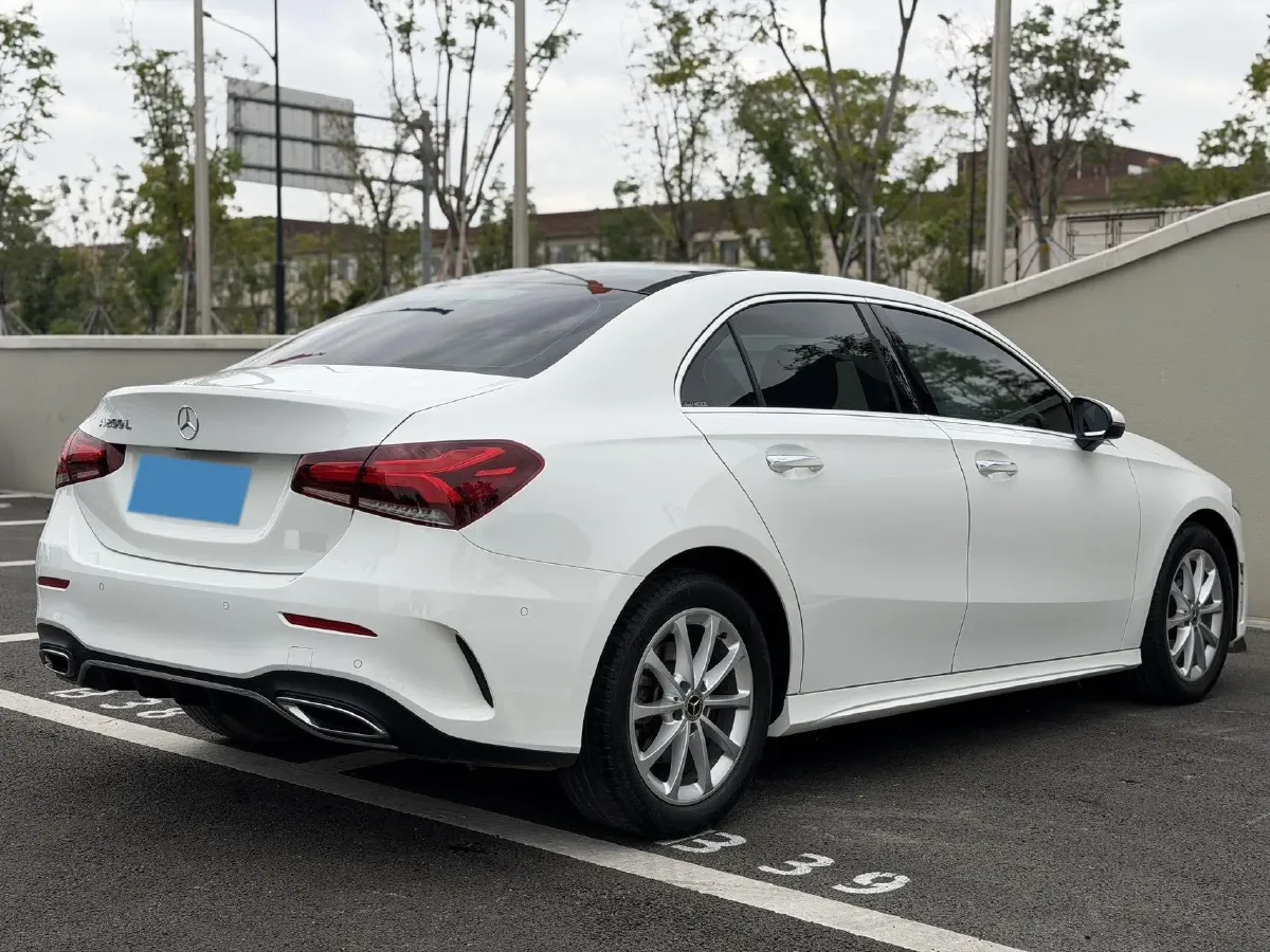 2021 Mercedes-Benz A Class 1.3T 163HP L4 7DCT,autocango,china used car exporter,china ev exporter,chinese used car exporter,chinese used ev exporter