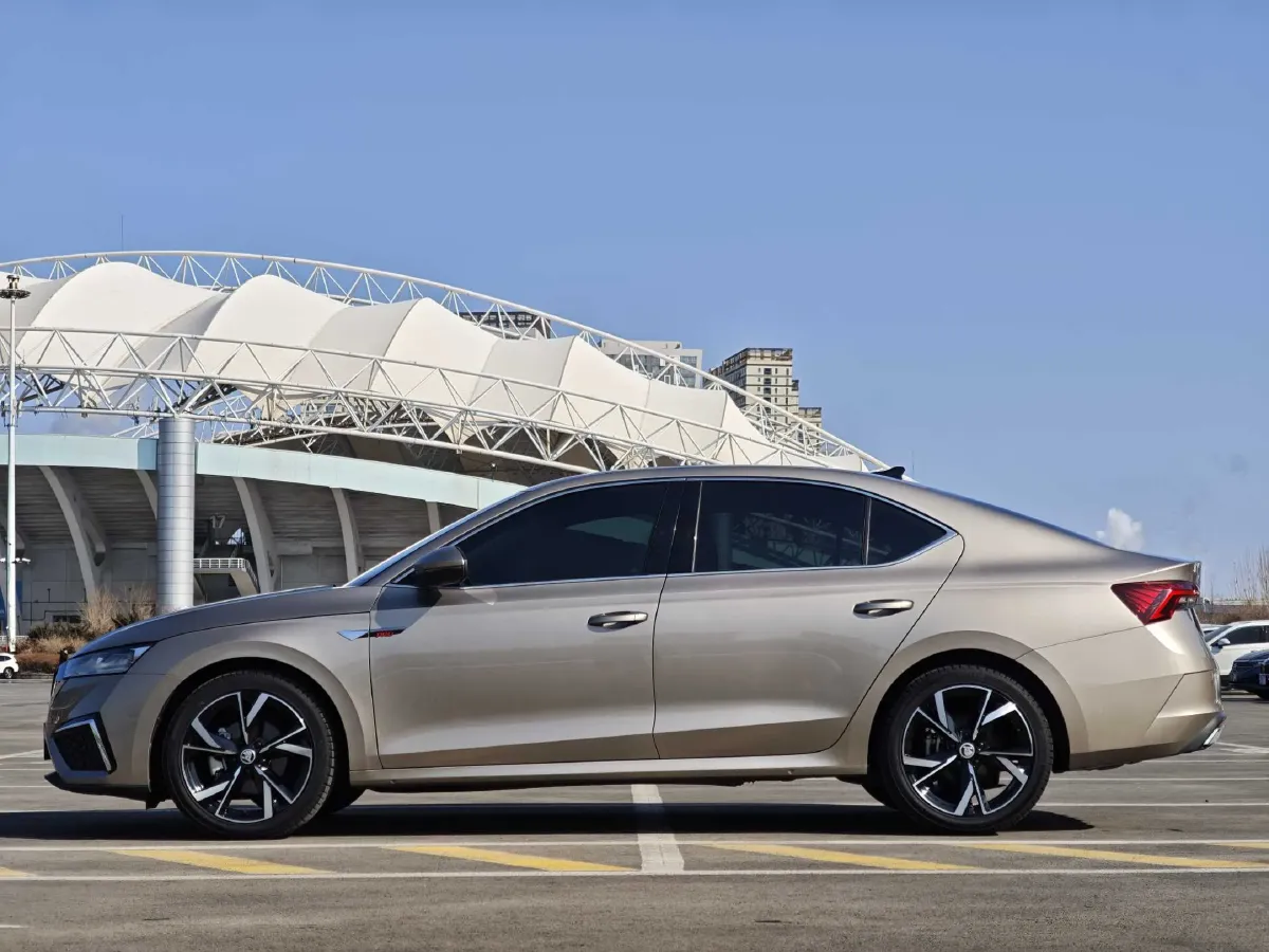 2022 Skoda Octavia 1.4T 150HP L4 7DCT,autocango,china used car exporter,china ev exporter,chinese used car exporter,chinese used ev exporter