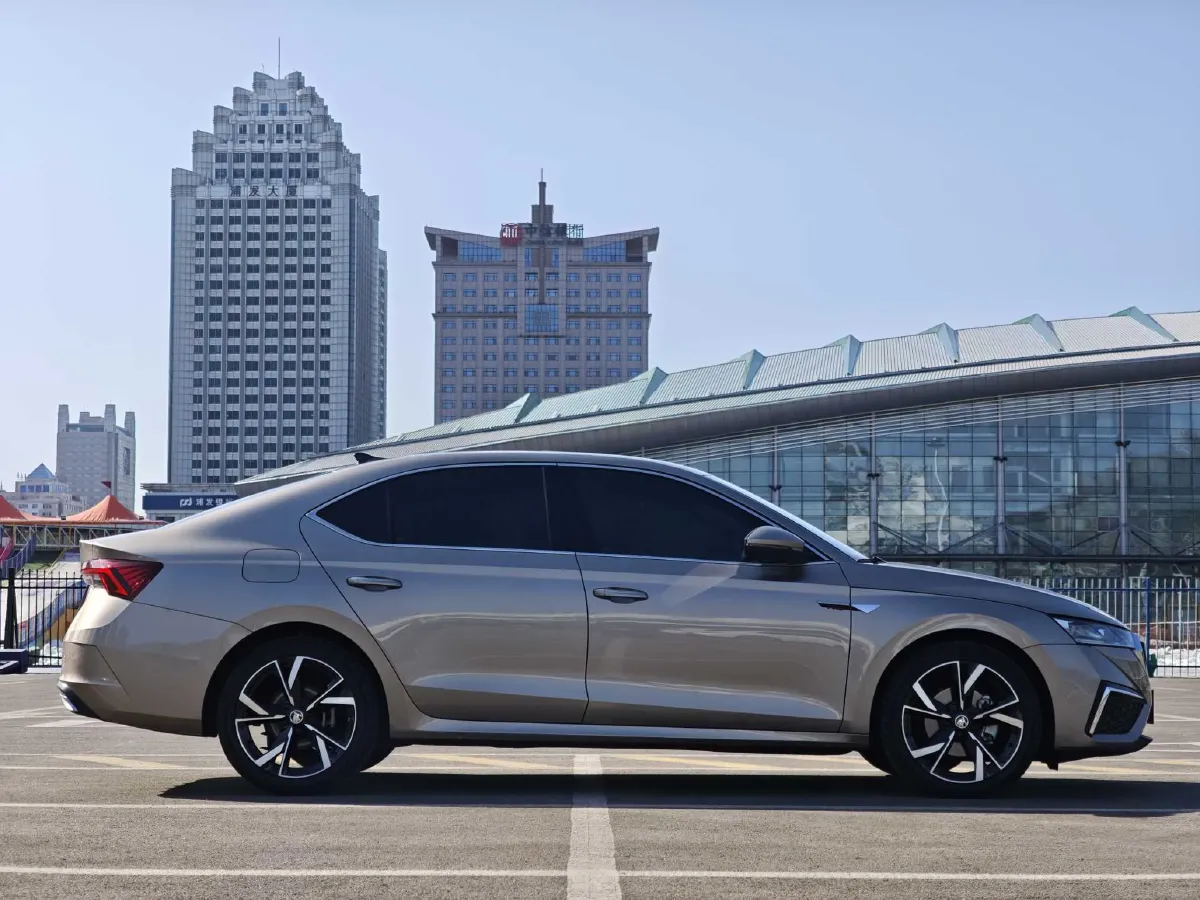 2022 Skoda Octavia 1.4T 150HP L4 7DCT,autocango,china used car exporter,china ev exporter,chinese used car exporter,chinese used ev exporter