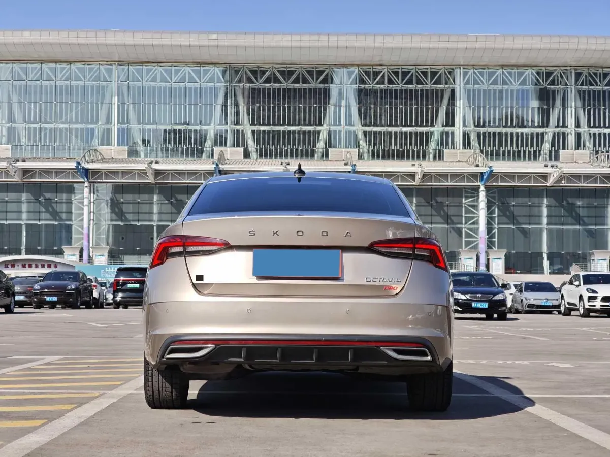 2022 Skoda Octavia 1.4T 150HP L4 7DCT,autocango,china used car exporter,china ev exporter,chinese used car exporter,chinese used ev exporter