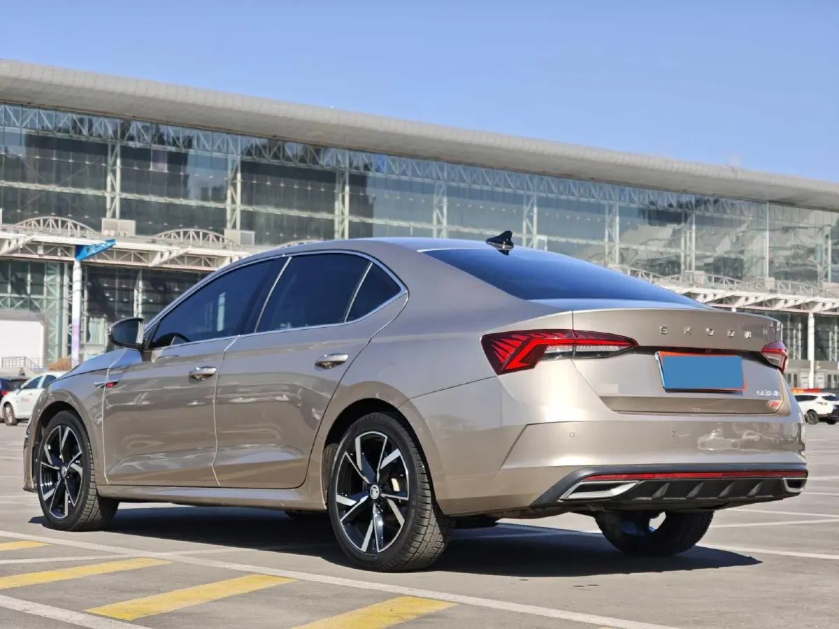 2022 Skoda Octavia 1.4T 150HP L4 7DCT,autocango,china used car exporter,china ev exporter,chinese used car exporter,chinese used ev exporter