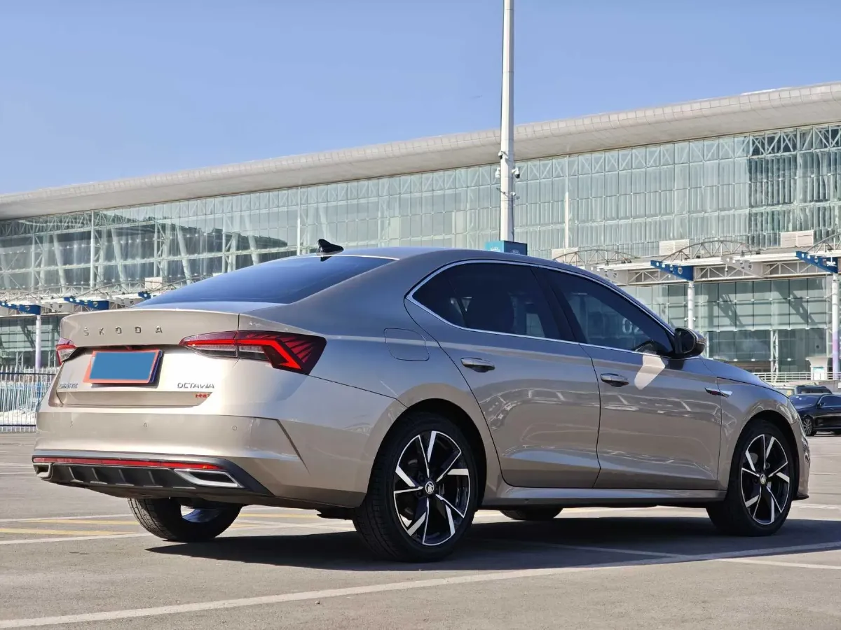 2022 Skoda Octavia 1.4T 150HP L4 7DCT,autocango,china used car exporter,china ev exporter,chinese used car exporter,chinese used ev exporter