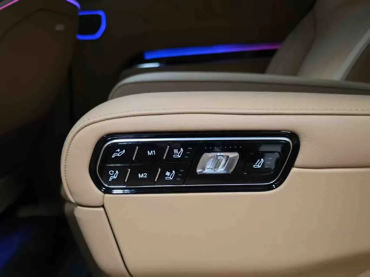 2025 Zeekr 9X 2.0T 279HP L4 1DHT PHEV,autocango,china used car exporter,china ev exporter,chinese used car exporter,chinese used ev exporter