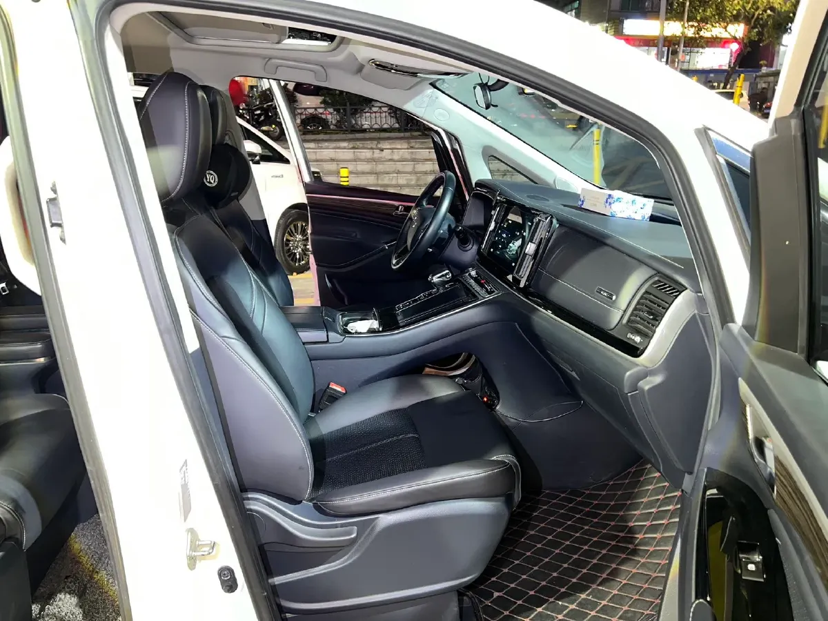 2021 GAC Trumpchi M8 2.0T 252HP L4 8AT,autocango,china used car exporter,china ev exporter,chinese used car exporter,chinese used ev exporter