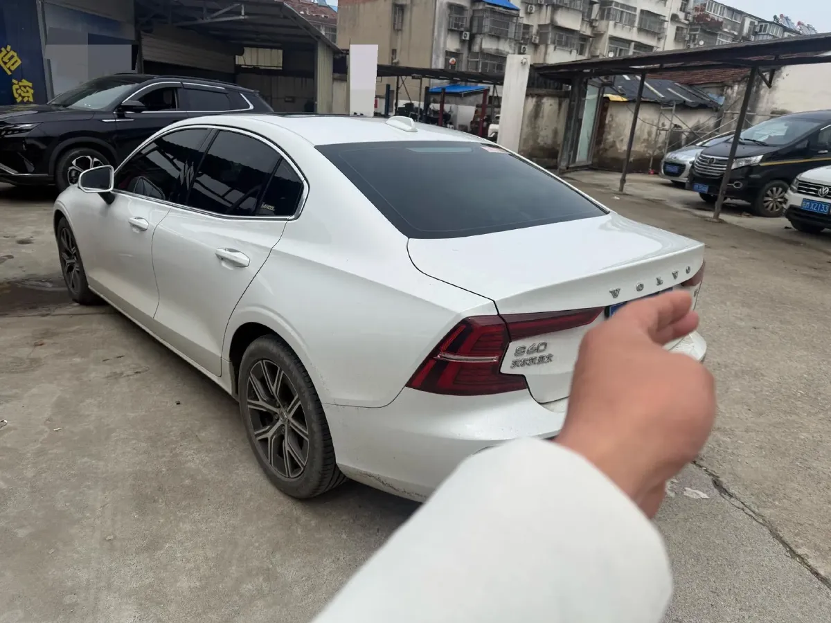 2023 Volvo S60 2.0T 197HP L4 7DCT,autocango,china used car exporter,china ev exporter,chinese used car exporter,chinese used ev exporter