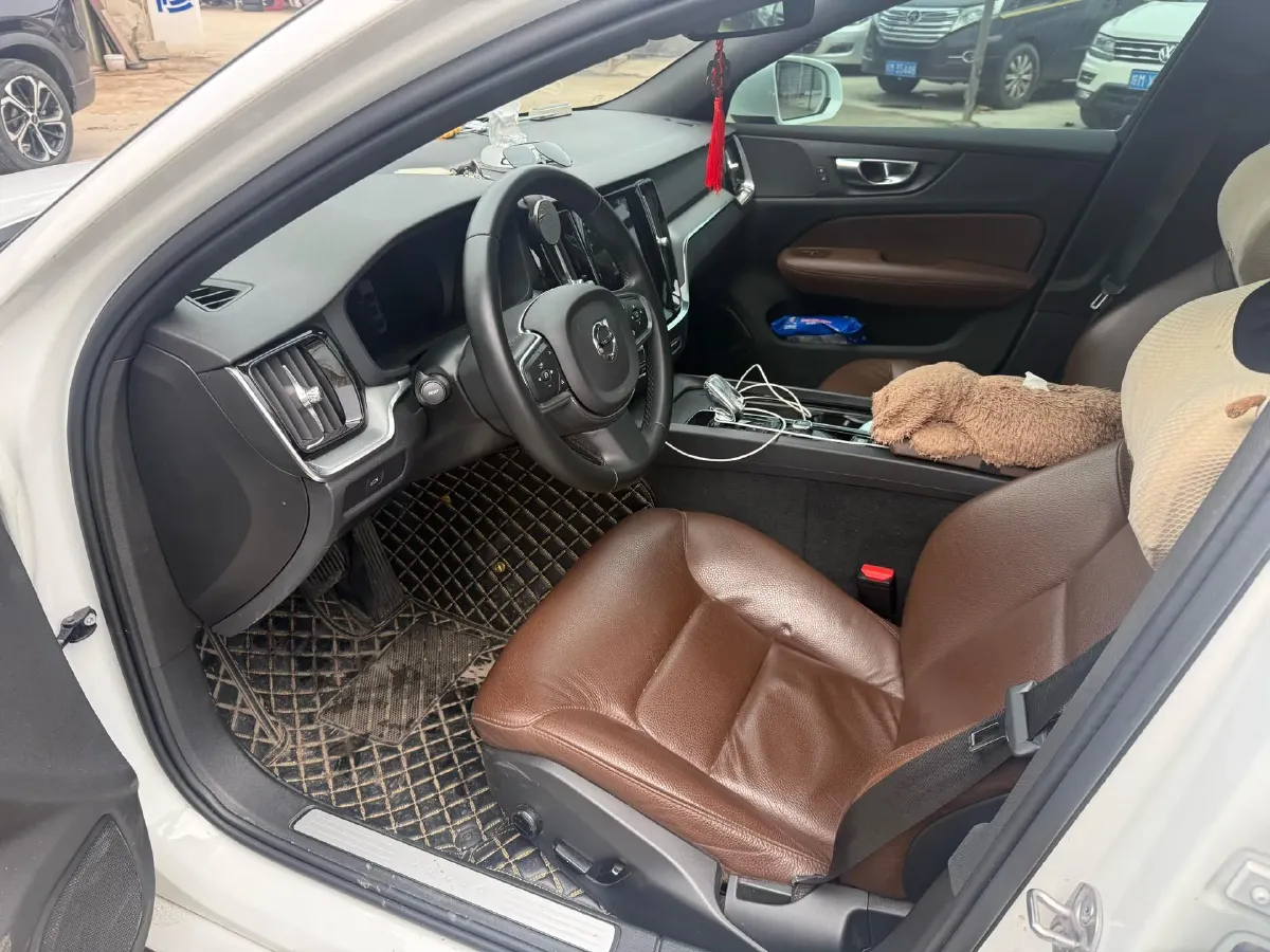 2023 Volvo S60 2.0T 197HP L4 7DCT,autocango,china used car exporter,china ev exporter,chinese used car exporter,chinese used ev exporter