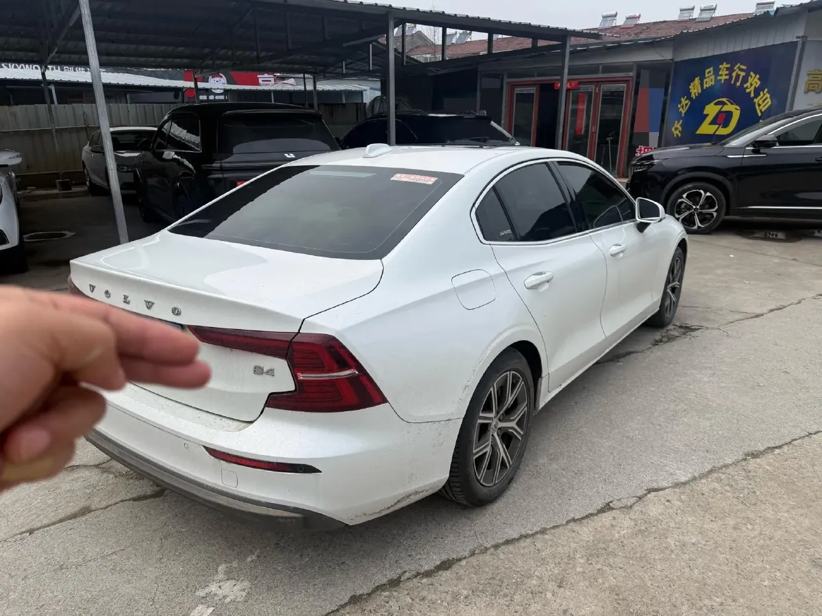 2023 Volvo S60 2.0T 197HP L4 7DCT,autocango,china used car exporter,china ev exporter,chinese used car exporter,chinese used ev exporter