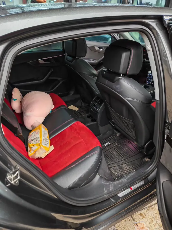 2023 Audi A4L 2.0T 245HP L4 7DCT,autocango,china used car exporter,china ev exporter,chinese used car exporter,chinese used ev exporter