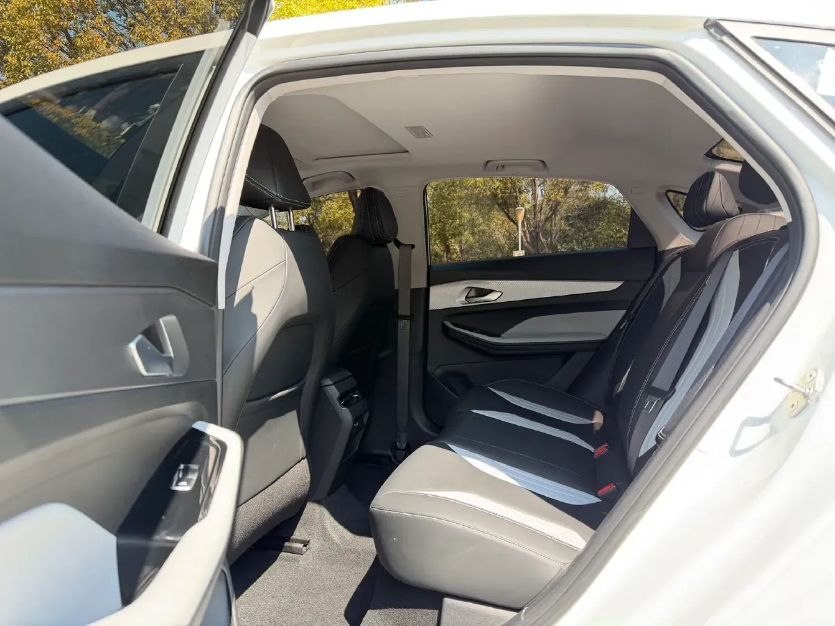 2024 Geely Binray 1.5T 181HP L4 7DCT,autocango,china used car exporter,china ev exporter,chinese used car exporter,chinese used ev exporter