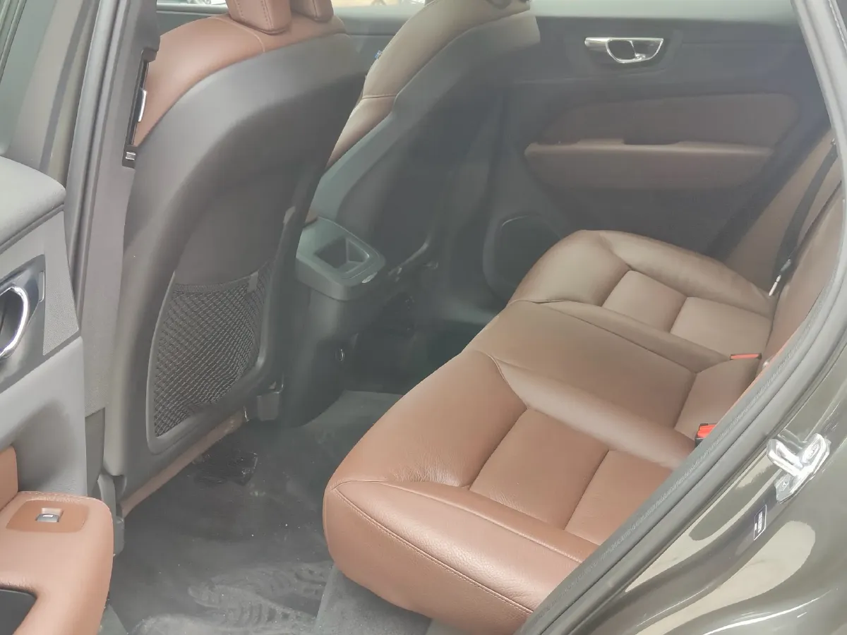 2020 Volvo XC60 2.0T 254HP L4 8AT,autocango,china used car exporter,china ev exporter,chinese used car exporter,chinese used ev exporter