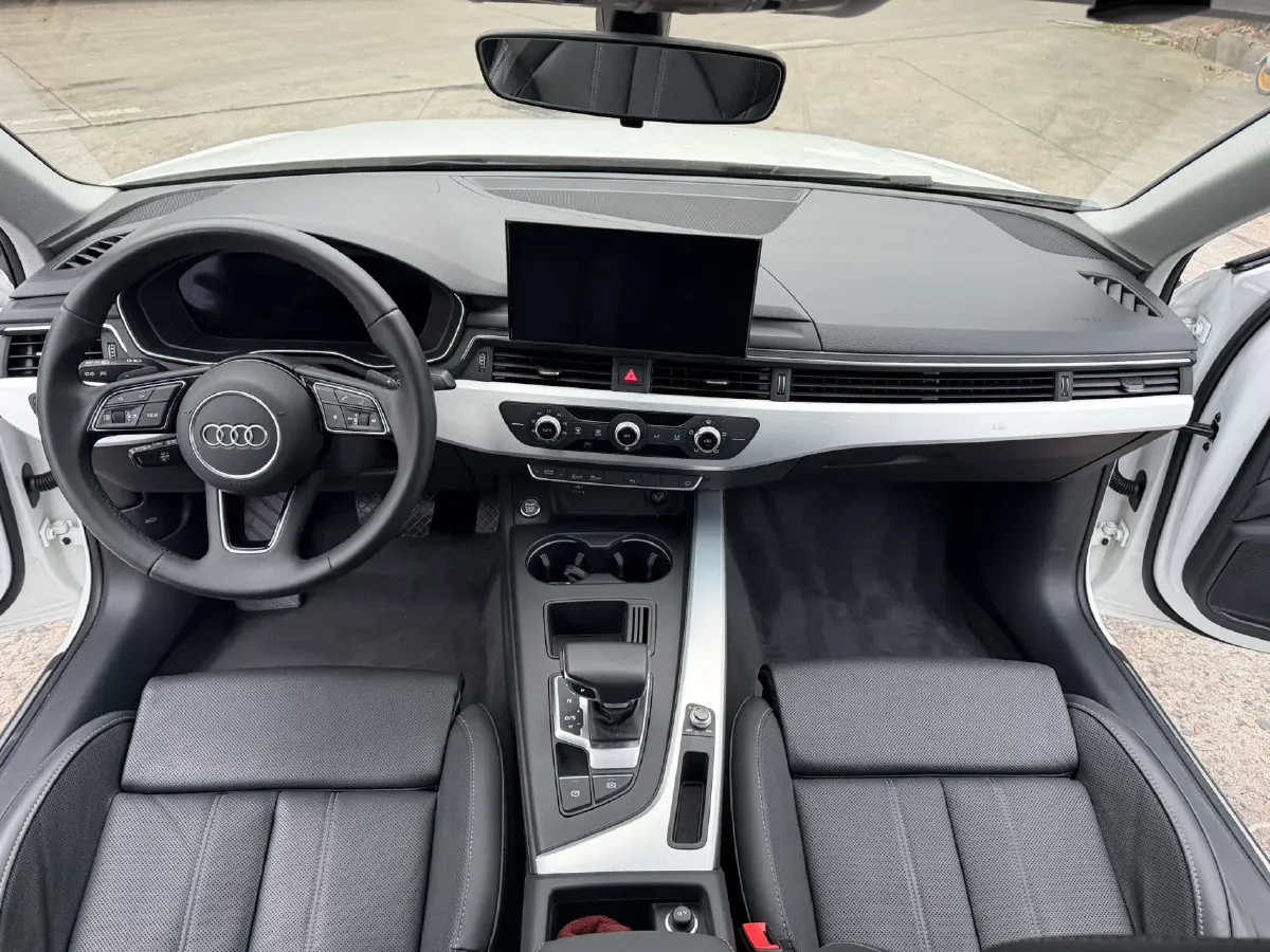 2022 Audi A4L 2.0T 190HP L4 7DCT,autocango,china used car exporter,china ev exporter,chinese used car exporter,chinese used ev exporter