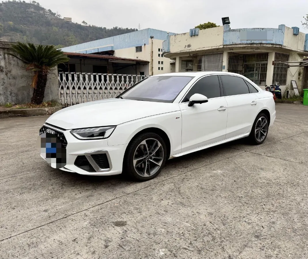 2022 Audi A4L 2.0T 190HP L4 7DCT,autocango,china used car exporter,china ev exporter,chinese used car exporter,chinese used ev exporter