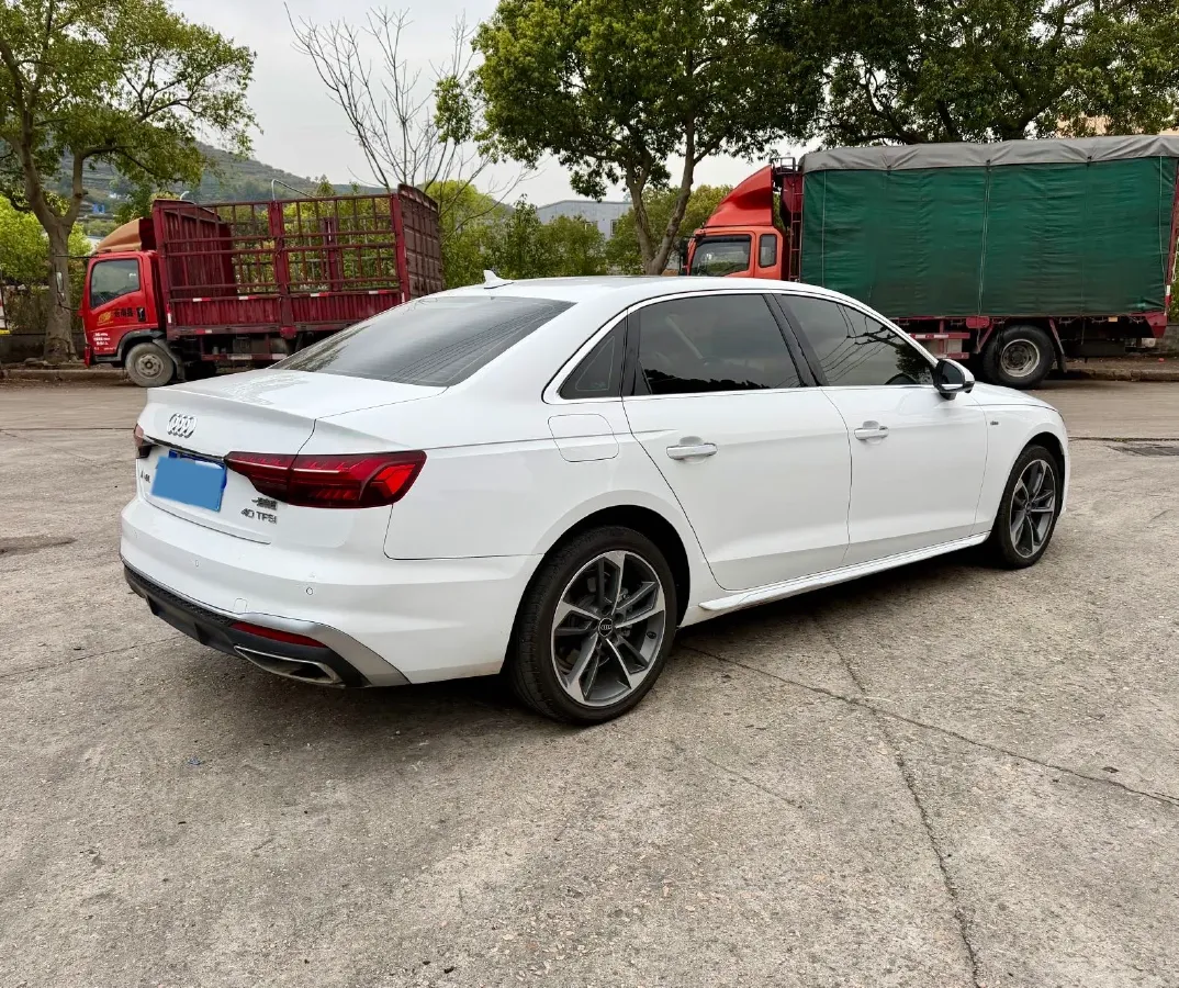 2022 Audi A4L 2.0T 190HP L4 7DCT,autocango,china used car exporter,china ev exporter,chinese used car exporter,chinese used ev exporter