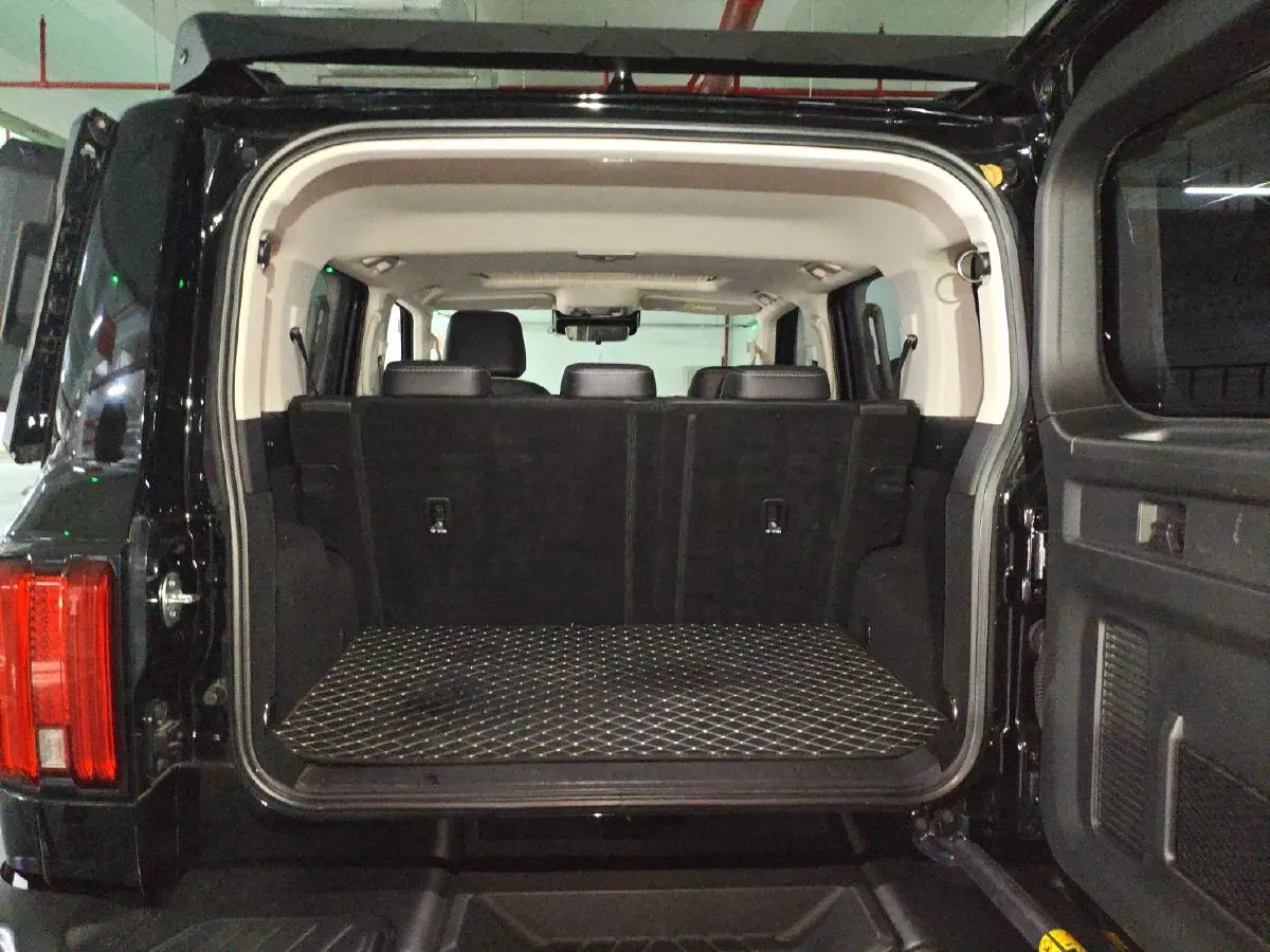 2023 Tank 300 2.0T 227HP L4 8AT,autocango,china used car exporter,china ev exporter,chinese used car exporter,chinese used ev exporter