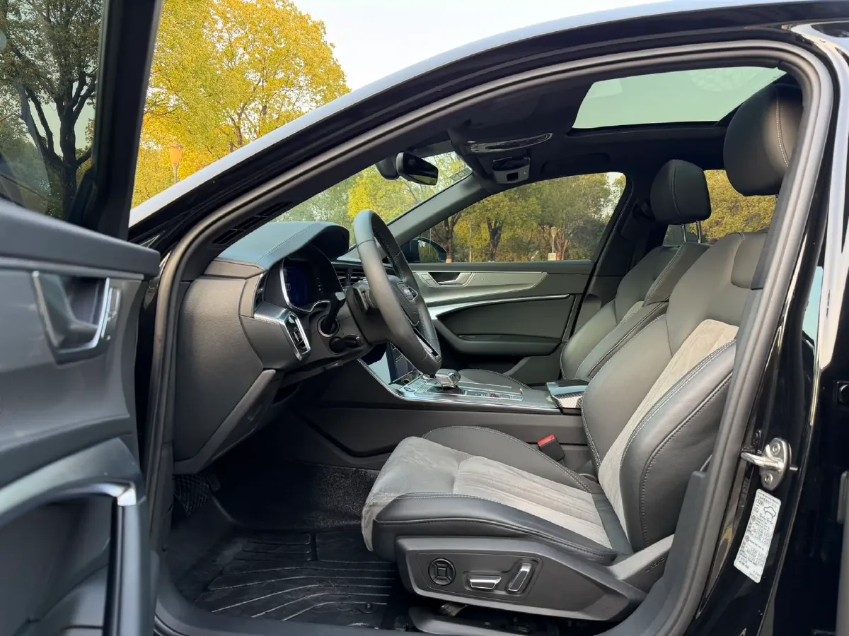 2023 Audi A6L 2.0T 190HP L4 7DCT,autocango,china used car exporter,china ev exporter,chinese used car exporter,chinese used ev exporter