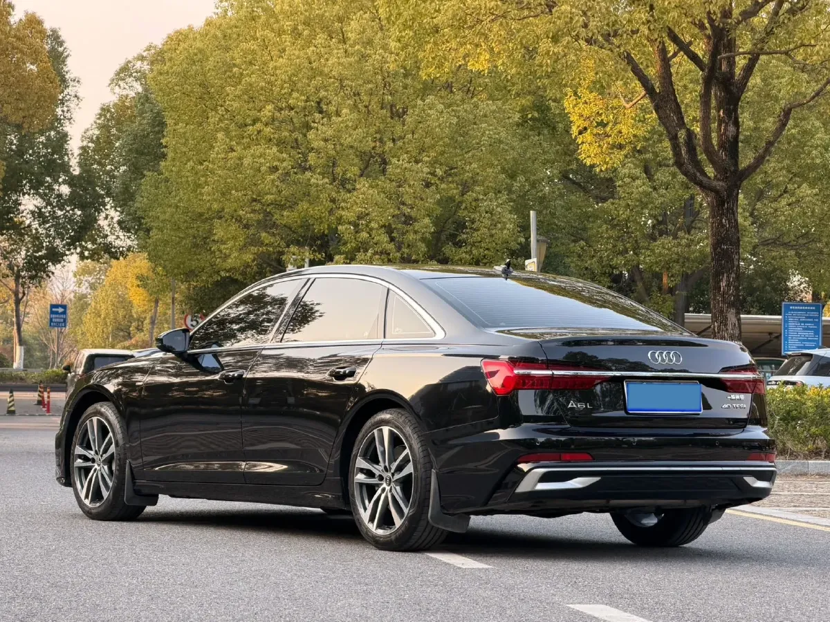 2023 Audi A6L 2.0T 190HP L4 7DCT,autocango,china used car exporter,china ev exporter,chinese used car exporter,chinese used ev exporter