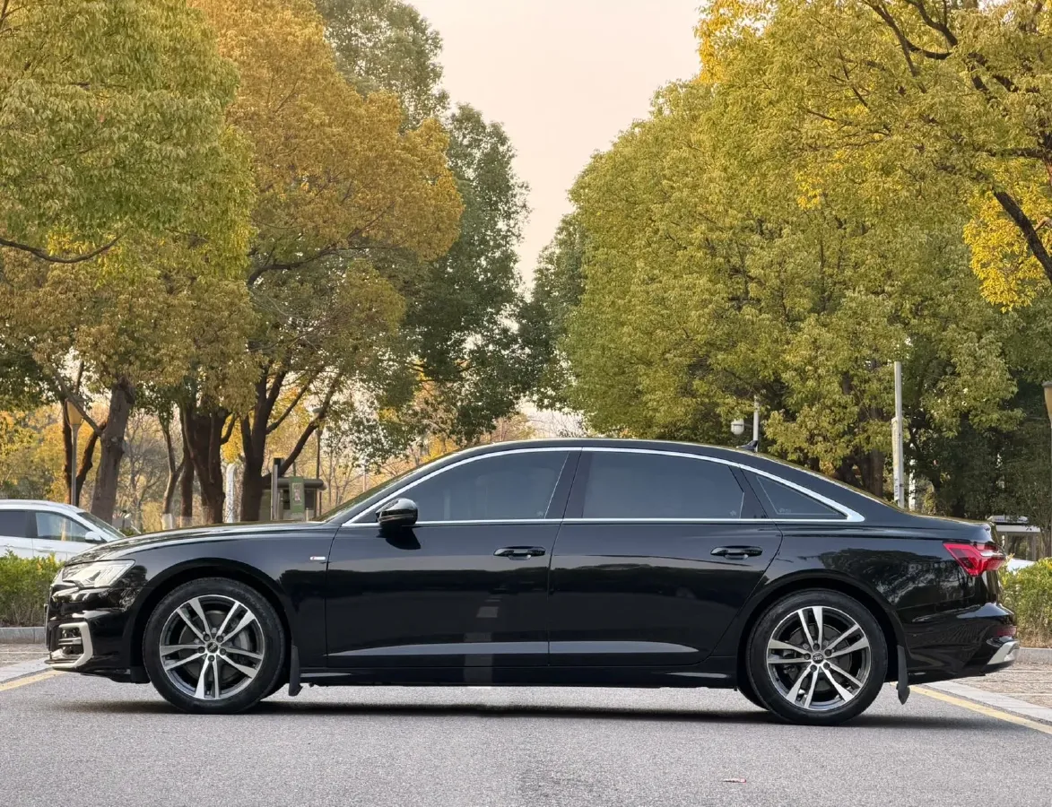 2023 Audi A6L 2.0T 190HP L4 7DCT,autocango,china used car exporter,china ev exporter,chinese used car exporter,chinese used ev exporter