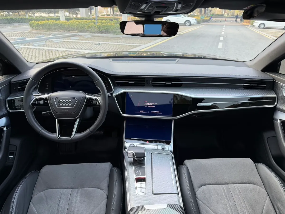 2023 Audi A6L 2.0T 190HP L4 7DCT,autocango,china used car exporter,china ev exporter,chinese used car exporter,chinese used ev exporter