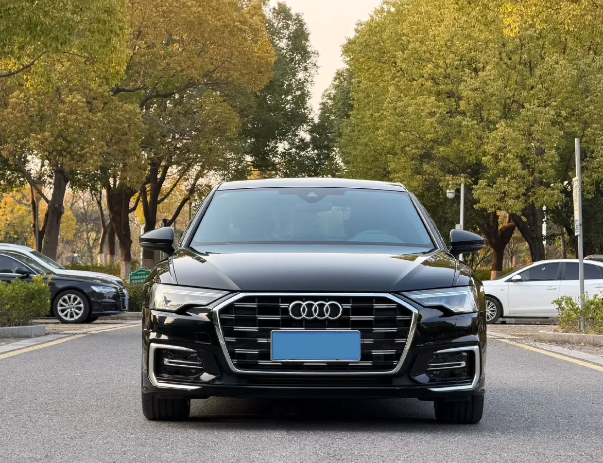2023 Audi A6L 2.0T 190HP L4 7DCT,autocango,china used car exporter,china ev exporter,chinese used car exporter,chinese used ev exporter