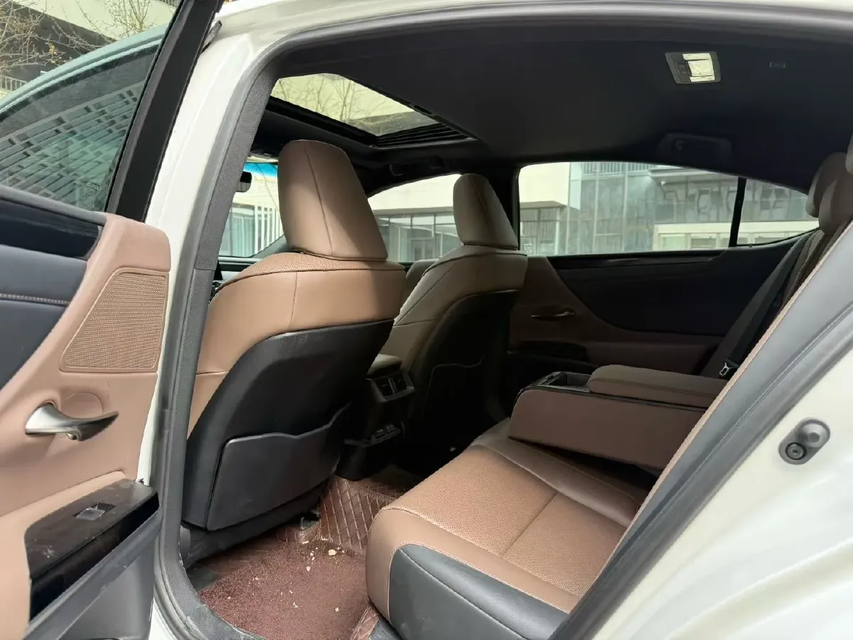 2022 Lexus ES 2.0L 173HP L4 CVT,autocango,china used car exporter,china ev exporter,chinese used car exporter,chinese used ev exporter