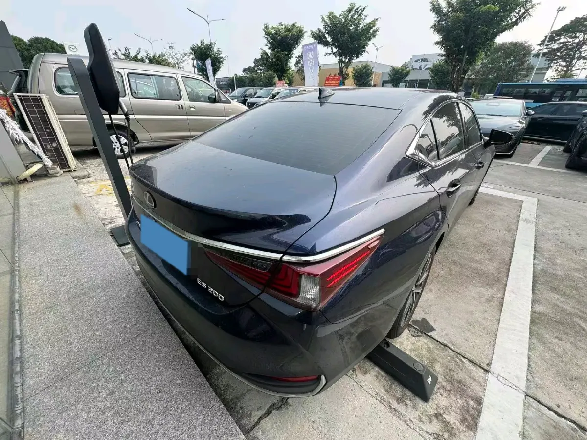 2022 Lexus ES 2.0L 173HP L4 CVT,autocango,china used car exporter,china ev exporter,chinese used car exporter,chinese used ev exporter
