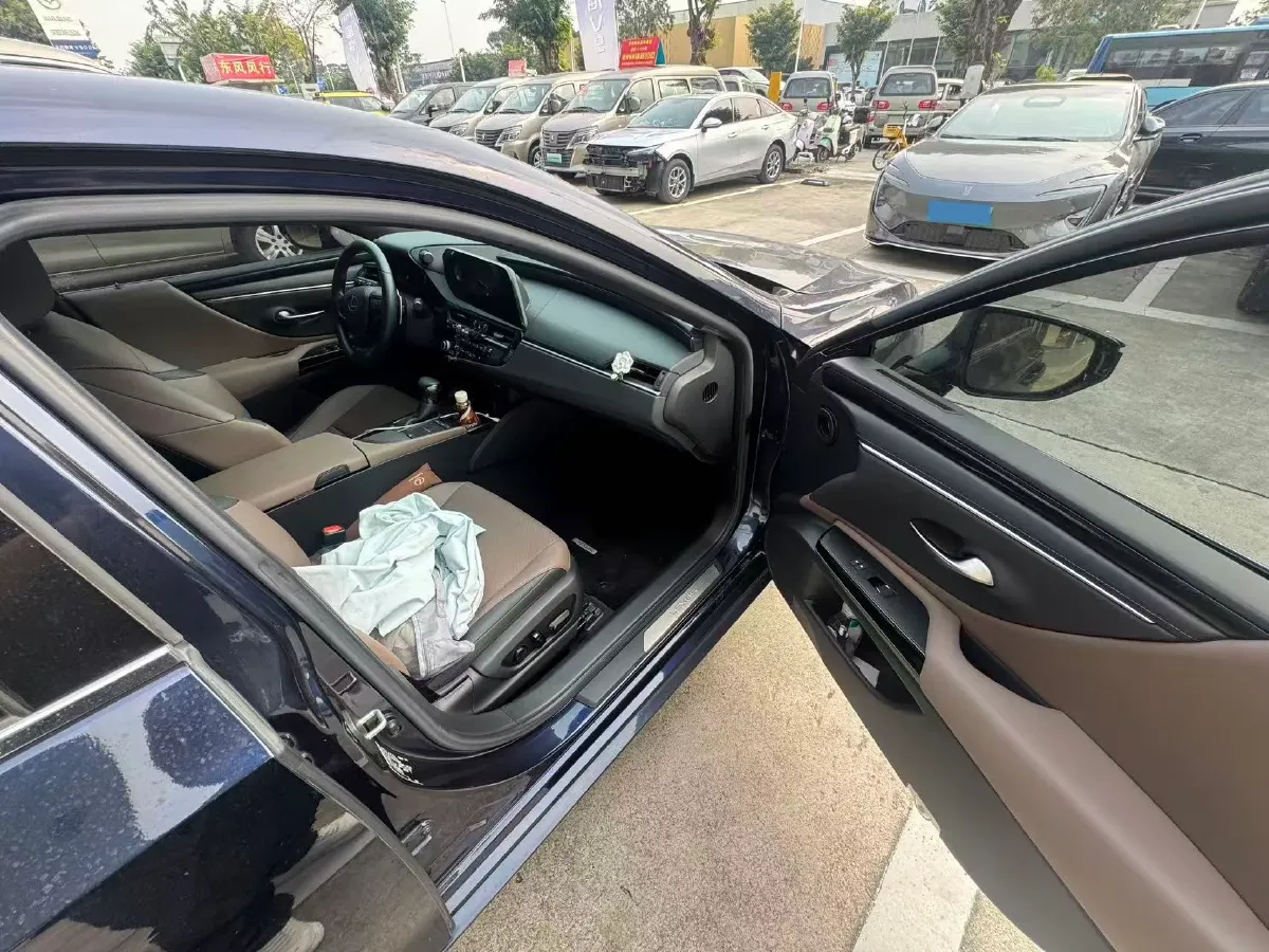 2022 Lexus ES 2.0L 173HP L4 CVT,autocango,china used car exporter,china ev exporter,chinese used car exporter,chinese used ev exporter