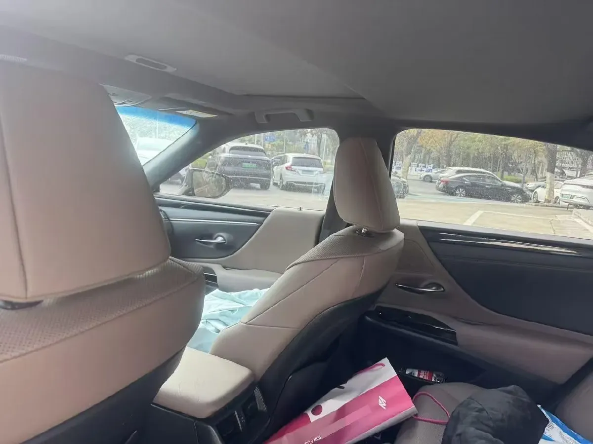 2022 Lexus ES 2.0L 173HP L4 CVT,autocango,china used car exporter,china ev exporter,chinese used car exporter,chinese used ev exporter