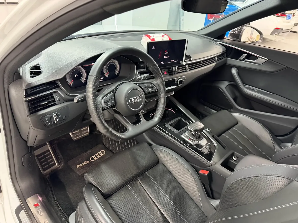 2024 Audi A4L 2.0T 190HP L4 7DCT,autocango,china used car exporter,china ev exporter,chinese used car exporter,chinese used ev exporter