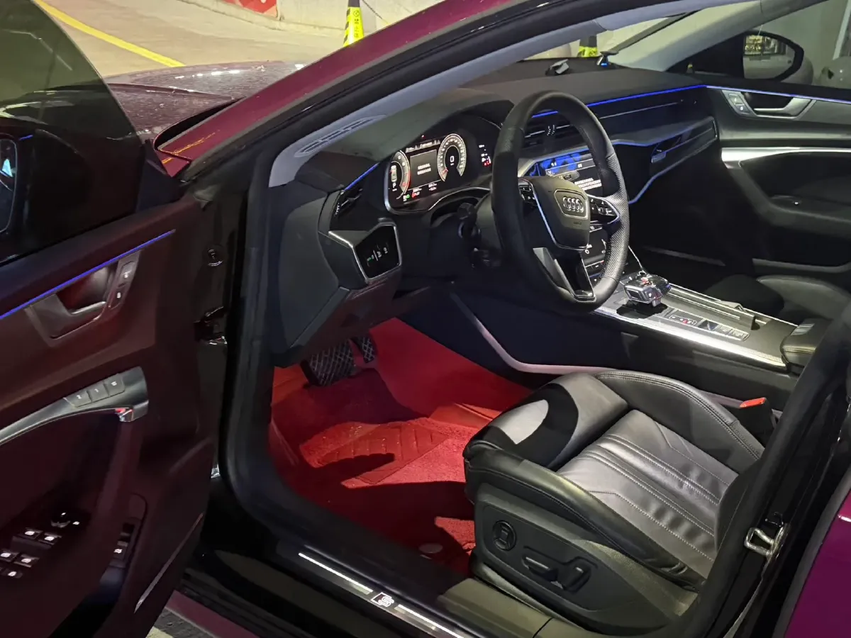 2022 Audi A7 2.0T 245HP L4 7DCT,autocango,china used car exporter,china ev exporter,chinese used car exporter,chinese used ev exporter