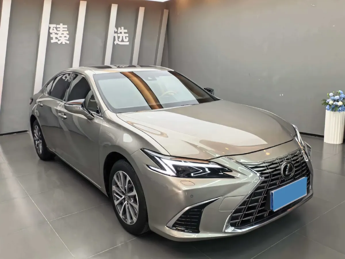 2025 Lexus ES 2.0L 173HP L4 CVT,autocango,china used car exporter,china ev exporter,chinese used car exporter,chinese used ev exporter