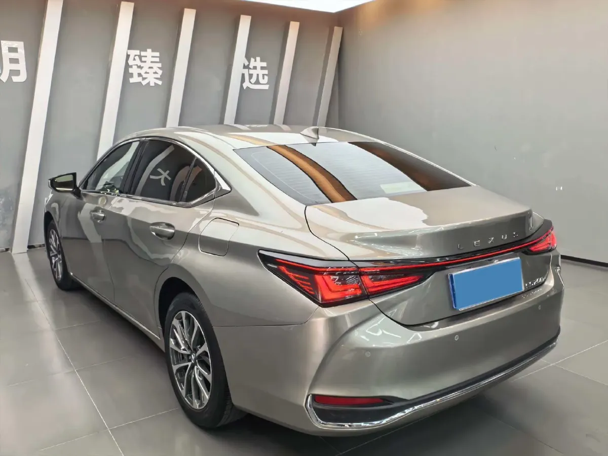 2025 Lexus ES 2.0L 173HP L4 CVT,autocango,china used car exporter,china ev exporter,chinese used car exporter,chinese used ev exporter