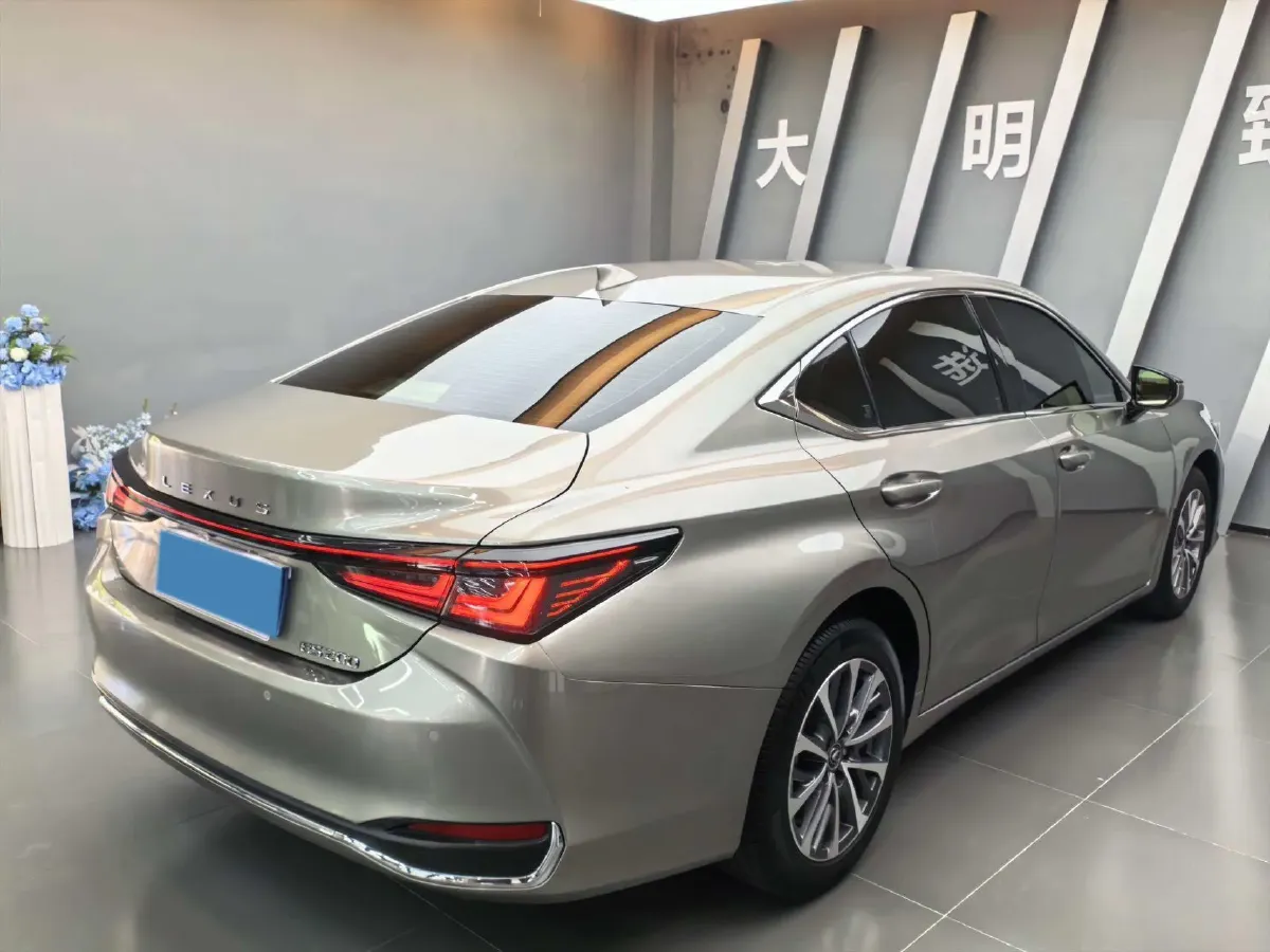 2025 Lexus ES 2.0L 173HP L4 CVT,autocango,china used car exporter,china ev exporter,chinese used car exporter,chinese used ev exporter