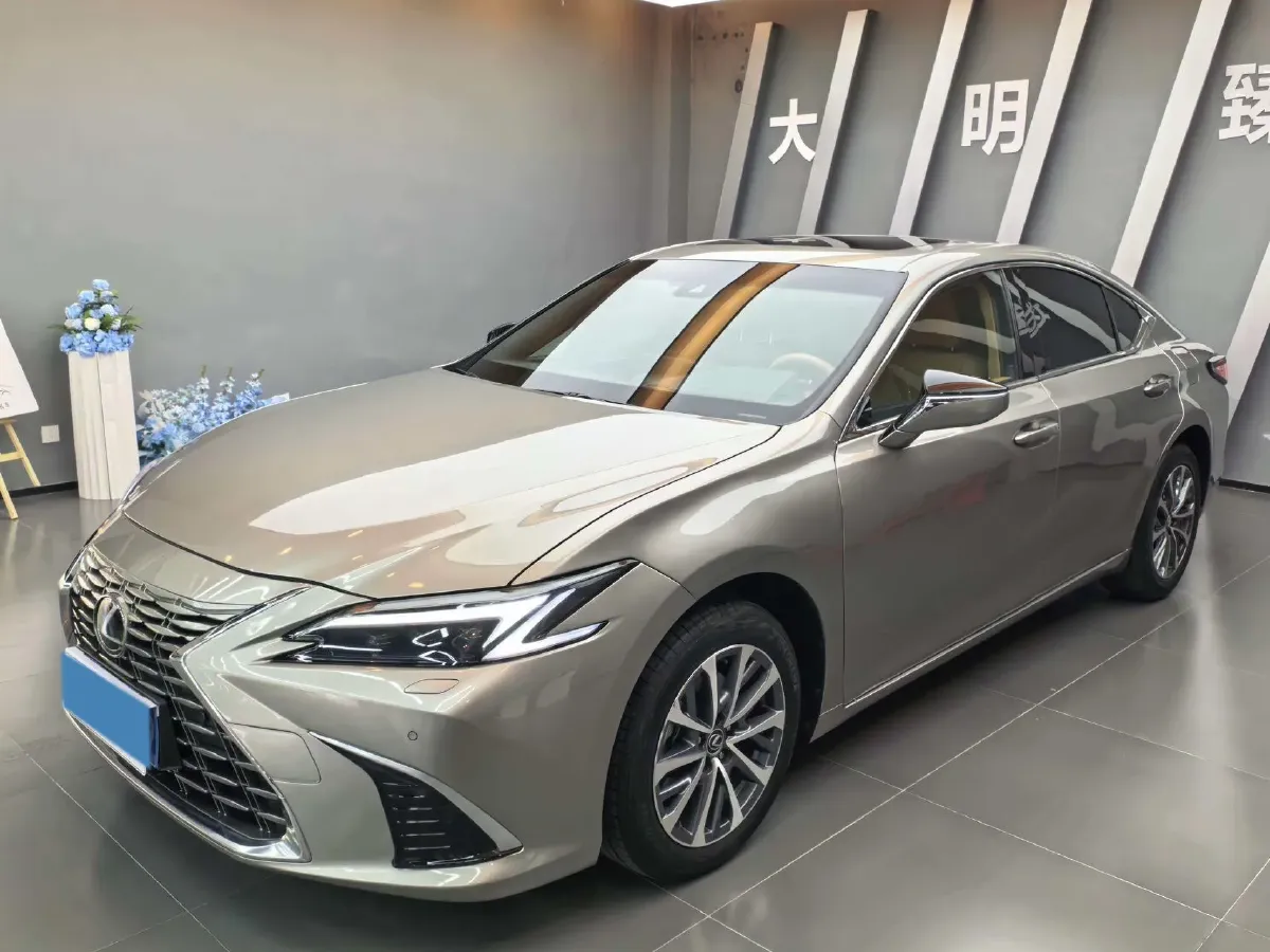 2025 Lexus ES 2.0L 173HP L4 CVT,autocango,china used car exporter,china ev exporter,chinese used car exporter,chinese used ev exporter