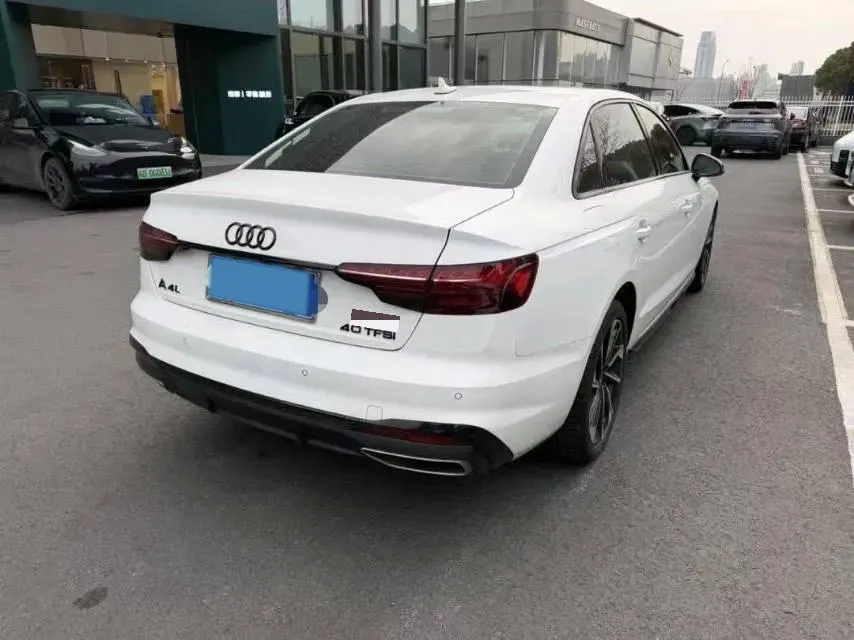 2024 Audi A4L 2.0T 190HP L4 7DCT,autocango,china used car exporter,china ev exporter,chinese used car exporter,chinese used ev exporter