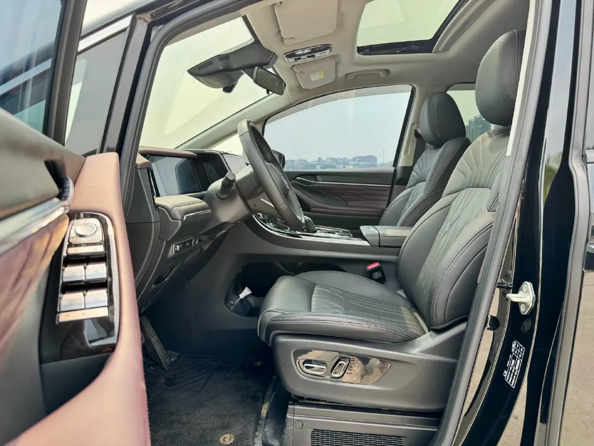 2024 GAC Trumpchi M8 2.0T 252HP L4 8AT,autocango,china used car exporter,china ev exporter,chinese used car exporter,chinese used ev exporter