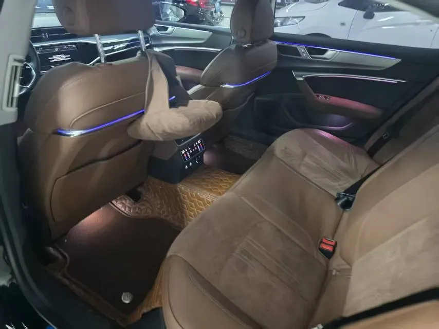 2024 Audi A7L 2.0T 245HP L4 7DCT,autocango,china used car exporter,china ev exporter,chinese used car exporter,chinese used ev exporter